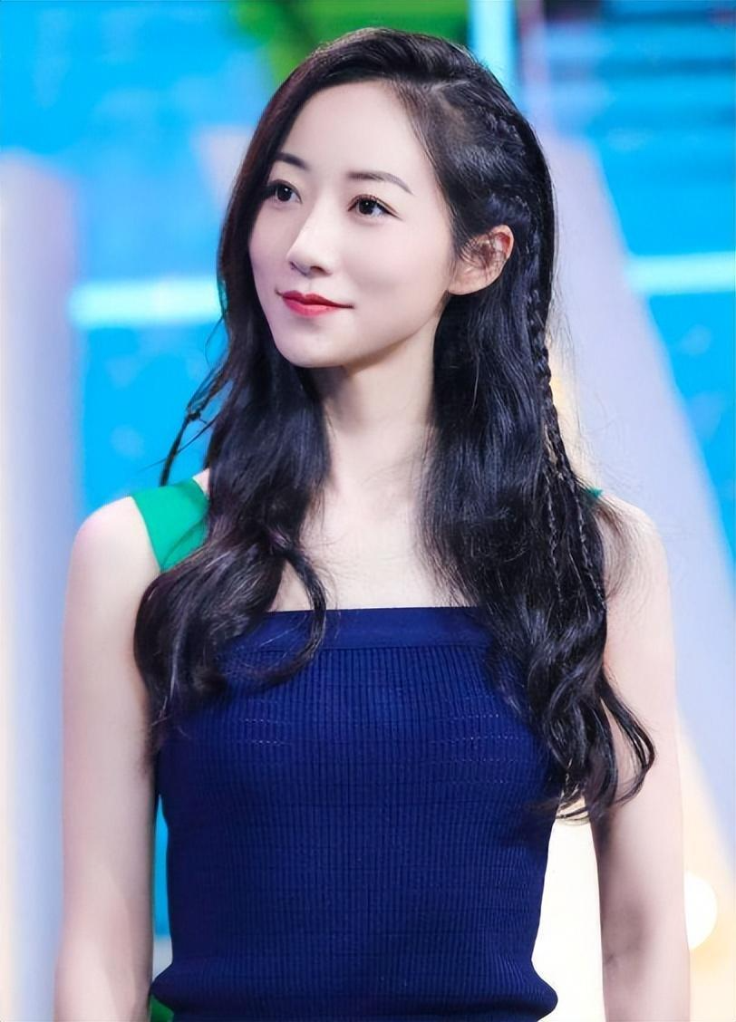 韩雪到底多有钱:买3.5亿城堡,拍戏戴6千万钻戒,但自称没背景