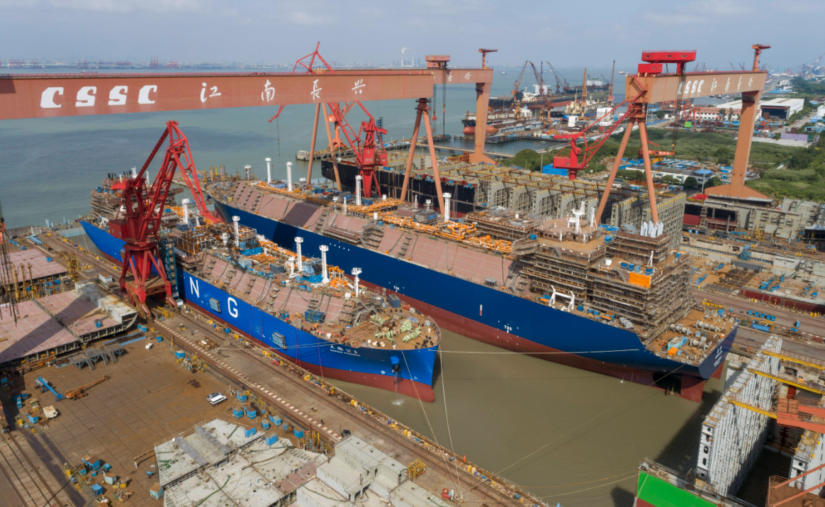 造船盛况空前!长兴岛12艘十万吨巨舰同建,规模直逼半个英国海军