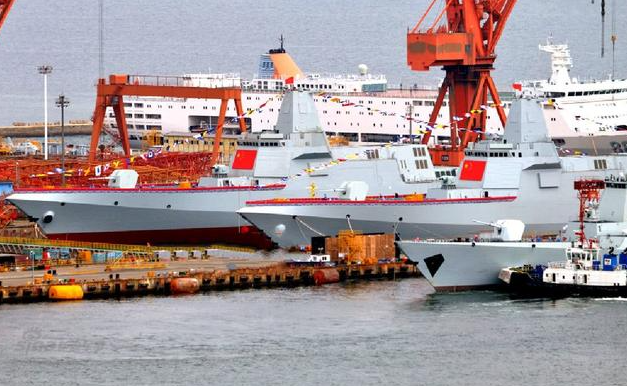 造船盛况空前!长兴岛12艘十万吨巨舰同建,规模直逼半个英国海军