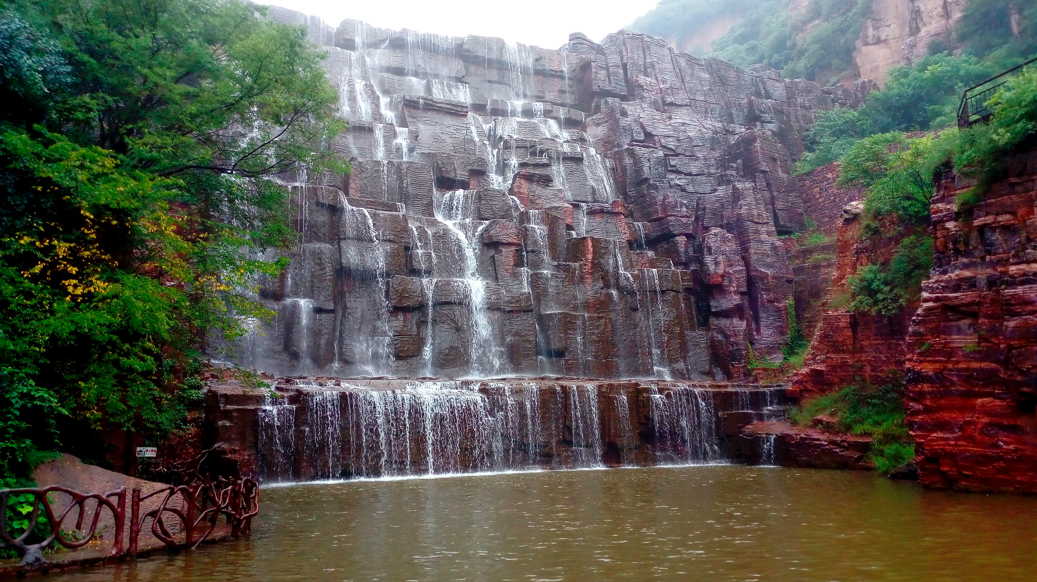 探秘自然的奇迹:"世界地质公园"龙潭大峡谷等你来探索!