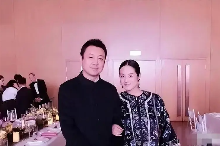 央视主持杨柳,被传10年换5任妻子,从央视辞职后,他如今怎样了