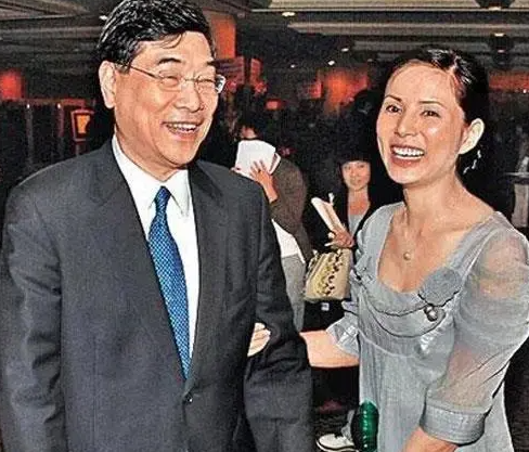 演员李若彤爱上落魄富商郭应泉,辛苦养家6年却遭抛弃,如今怎样