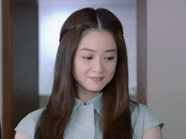 蒋欣出席蜡像揭幕仪式,即使被丑到尬笑,却强调和她"一模一样"