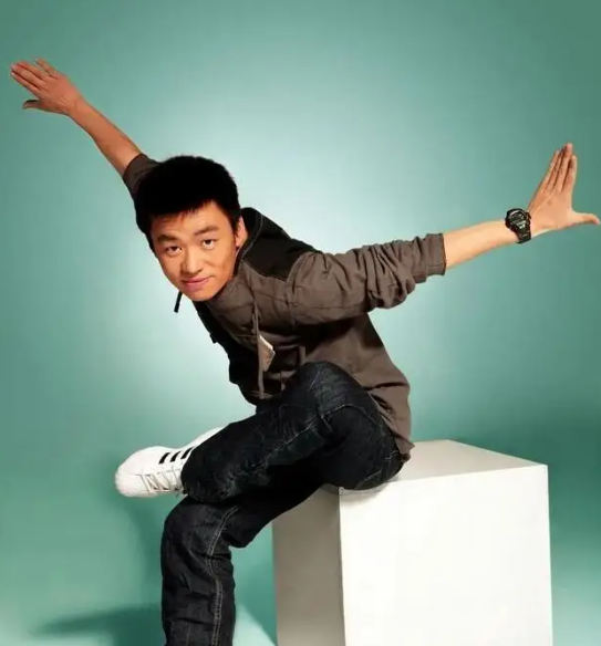 甄子丹在意大利,举办生日派对,王宝强携女友冯清参加