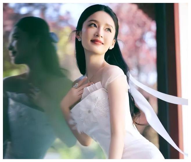 看到李沁与张若昀的"分寸感"!才明白唐艺昕到底有多幸运