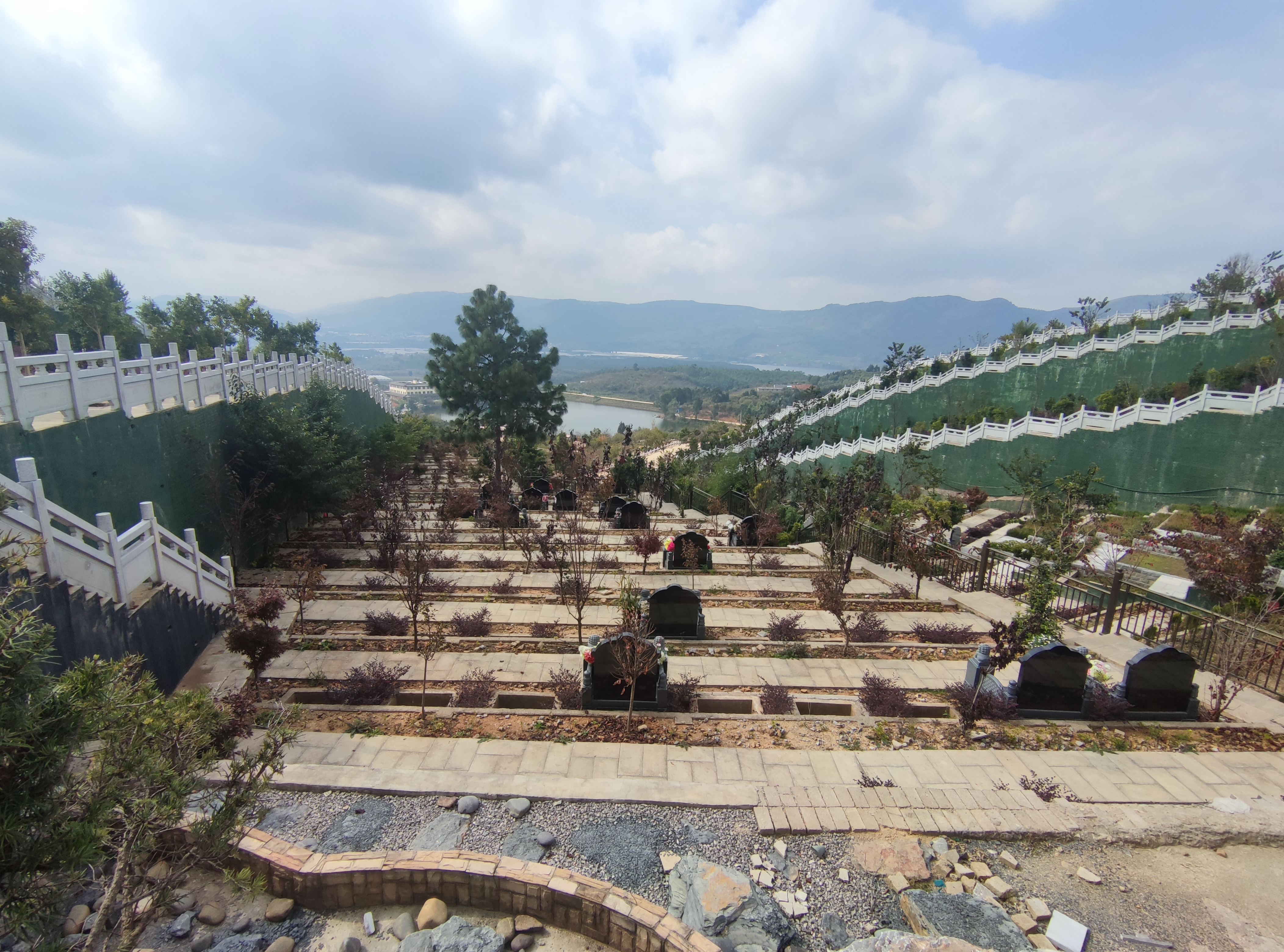 昆明公墓的种类:选择适合自己的公墓