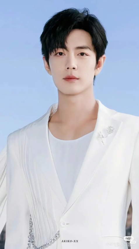 肖战法国奇遇记:解锁笑容暴击,上演现实版海绵宝宝笑传!