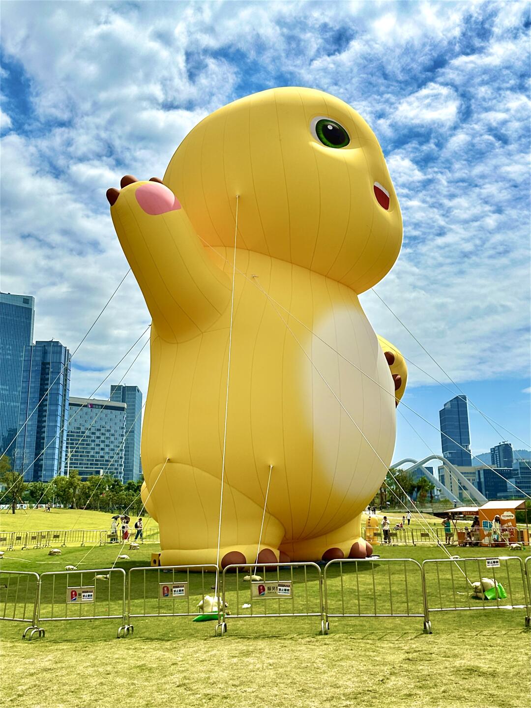 充气卡通美陈装置