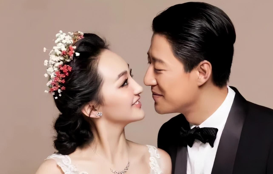 演员辛月:嫁大13岁于震,在家带三个孩子,如今她还好吗?