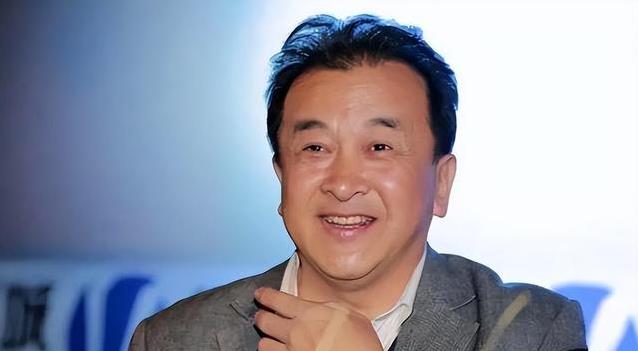 八一电影厂老厂长黄宏,曾传言上午离职下午被带走,现在怎么样?