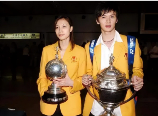 羽坛名将鲍春来:一生挚爱早已嫁人生俩娃,可他40岁却至今未婚