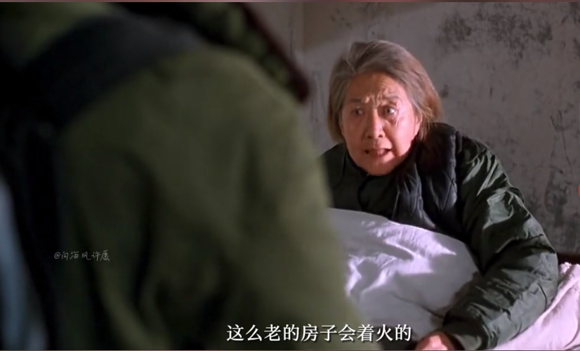 电影《我们俩》:身处在匆忙中的孤独与相守,不似亲人却胜似亲人