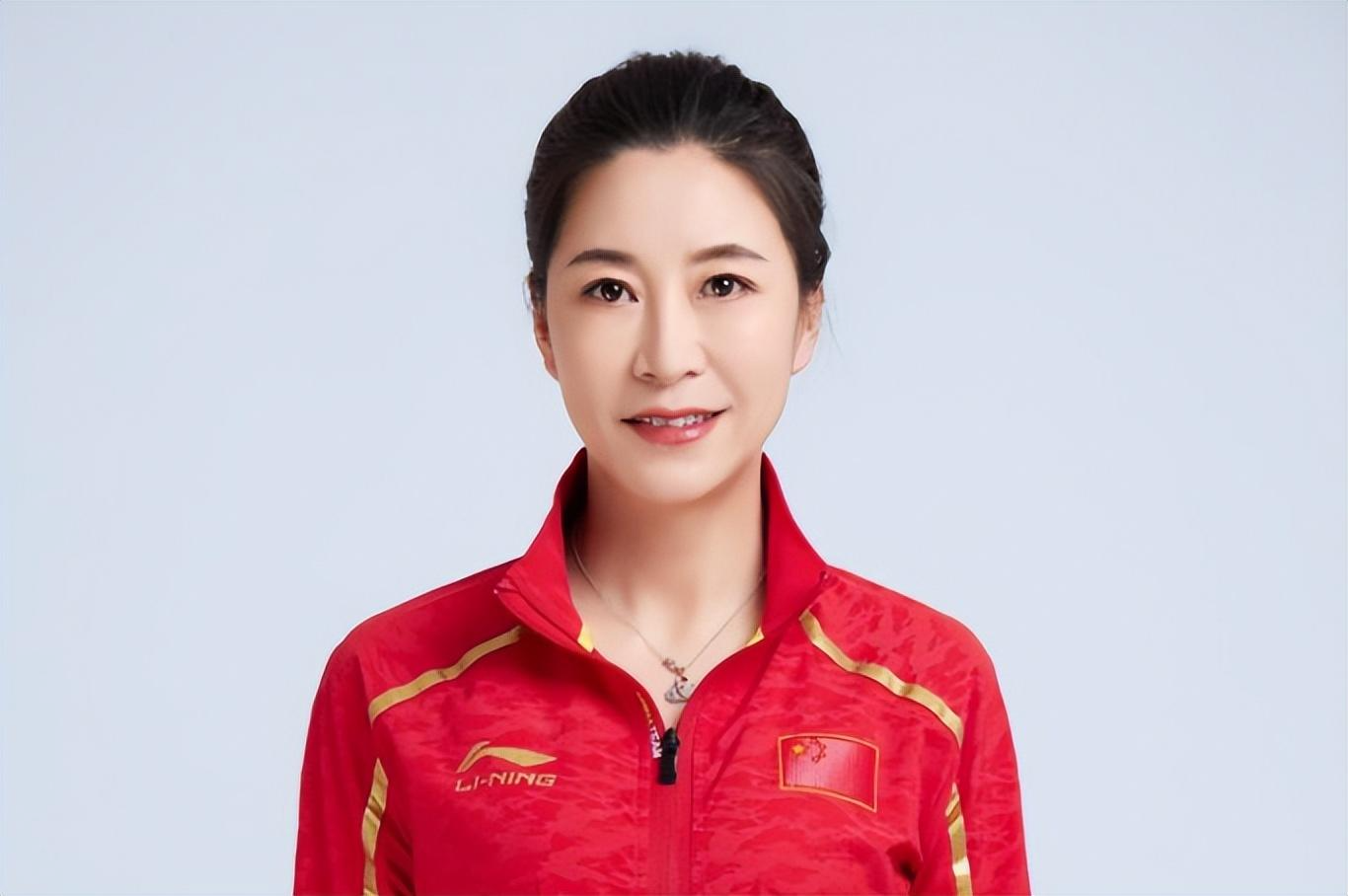 "孤独"的奥运冠军王丽萍:夺冠后没有国旗披身,空手绕场祝贺