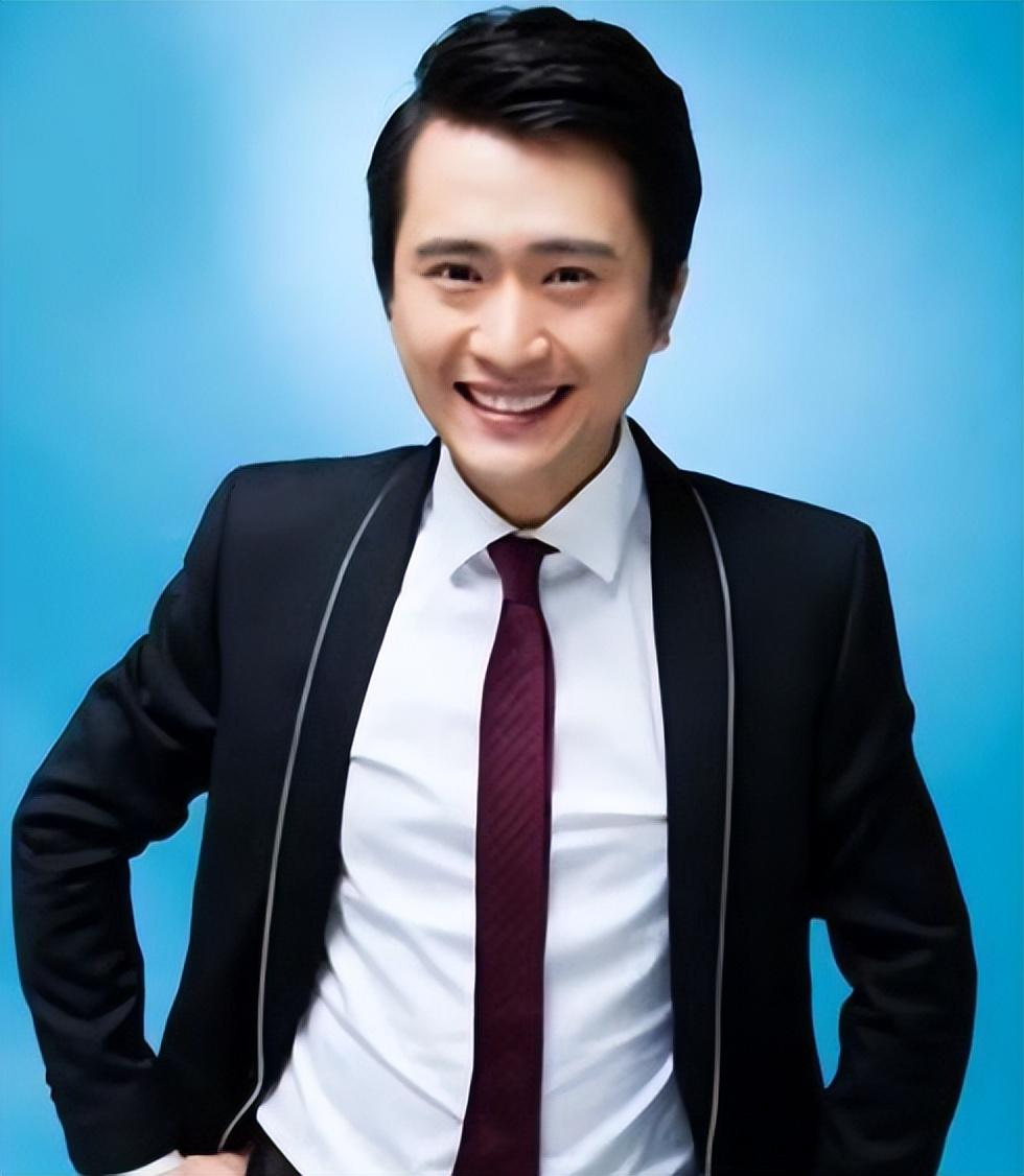 事实证明,央视名嘴主持人杨帆,已经走上人生另一条人生大道了