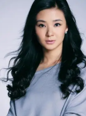 张国强:因穷被前妻抛弃,二婚娶郭京飞前女友,结婚15年零绯闻