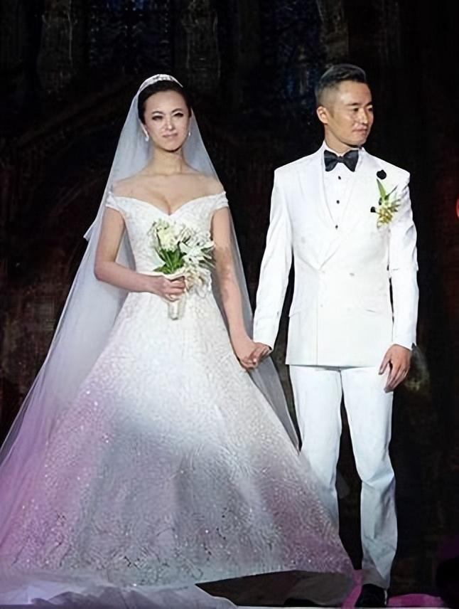 程雷与妻子王萌萌的感情,虽相差18岁,但依旧甜蜜如初