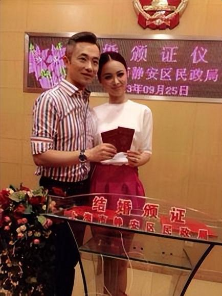 程雷与妻子王萌萌的感情,虽相差18岁,但依旧甜蜜如初