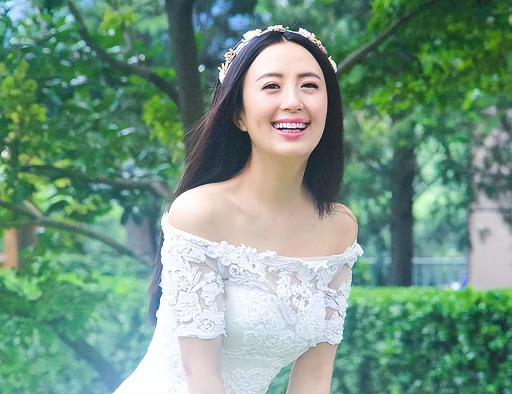 于和伟老婆图片