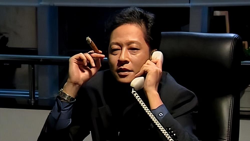 王志文他一出场便让观众们难以忘怀,仅仅因为他的颜值实在出众.