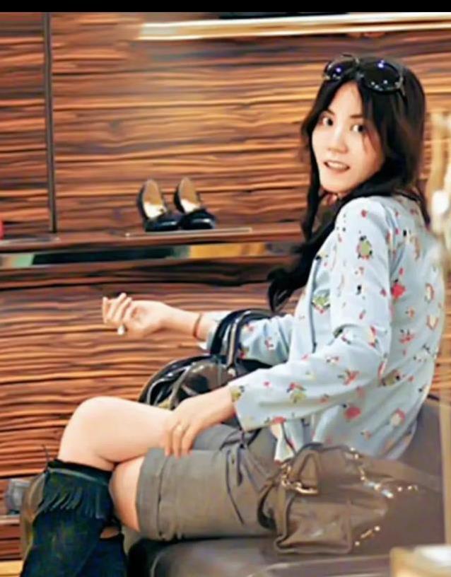 真爱至上还是自由至上?王菲谢霆锋的"比翼双飞"纹身引深思