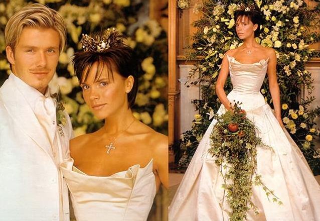 50岁的贝嫂太卷了!贝克汉姆结婚25周年,再穿当年的紫色婚服亮相