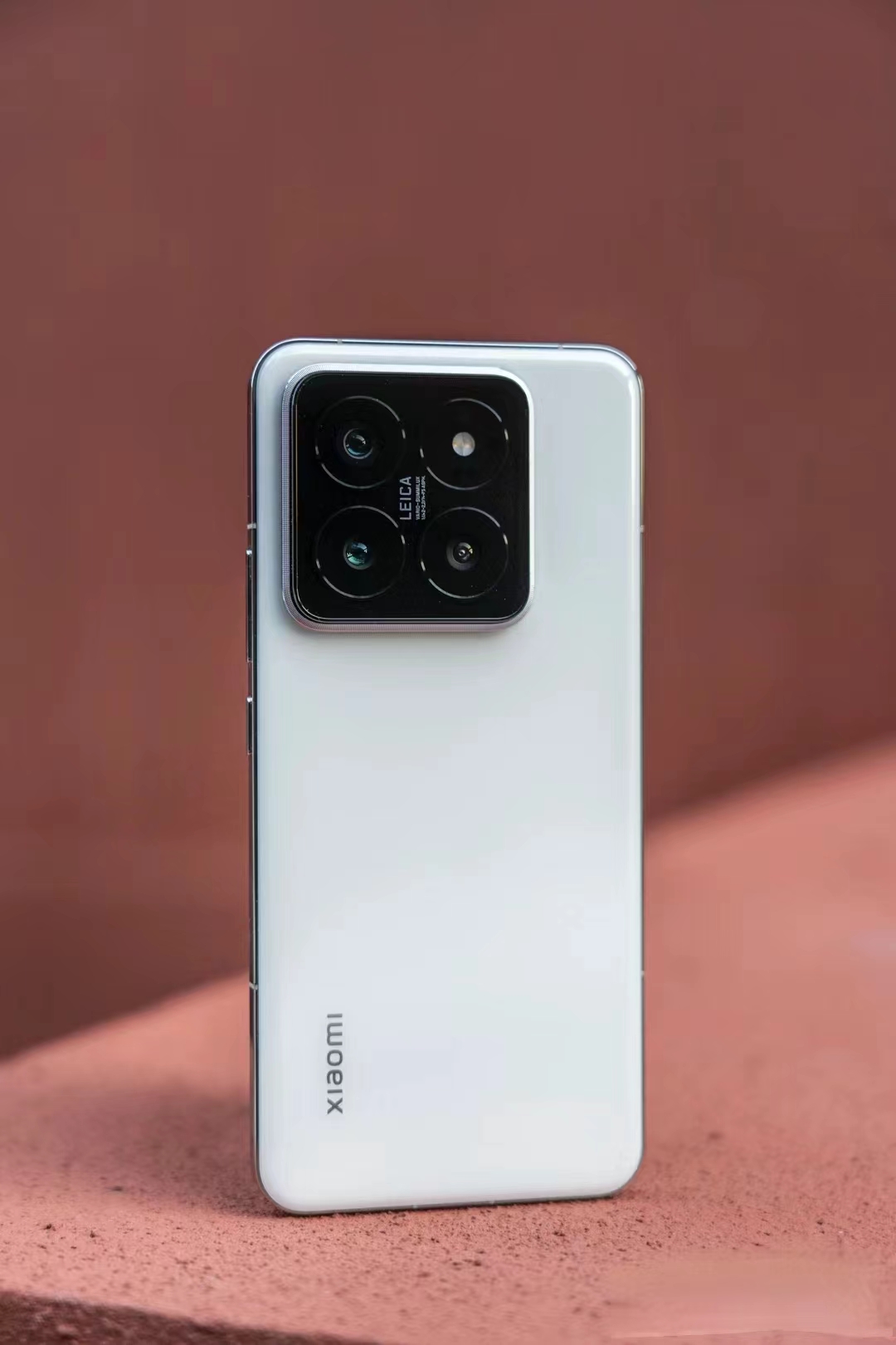 小米15 pro浮出水面,24gb 1tb 骁龙8 gen4 150w,6000万徕卡加持