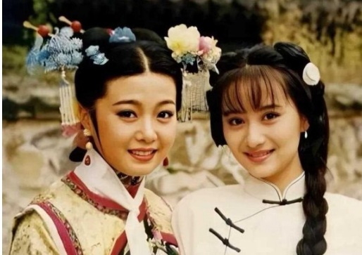 你还记得《梅花烙》兰馨公主扮演者鲁文么?虽年近五旬仍显年轻