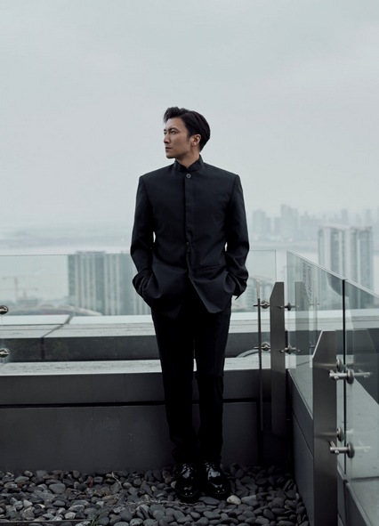 谢霆锋深v衬衫杀,魅力爆棚,不老男神撩翻全场!