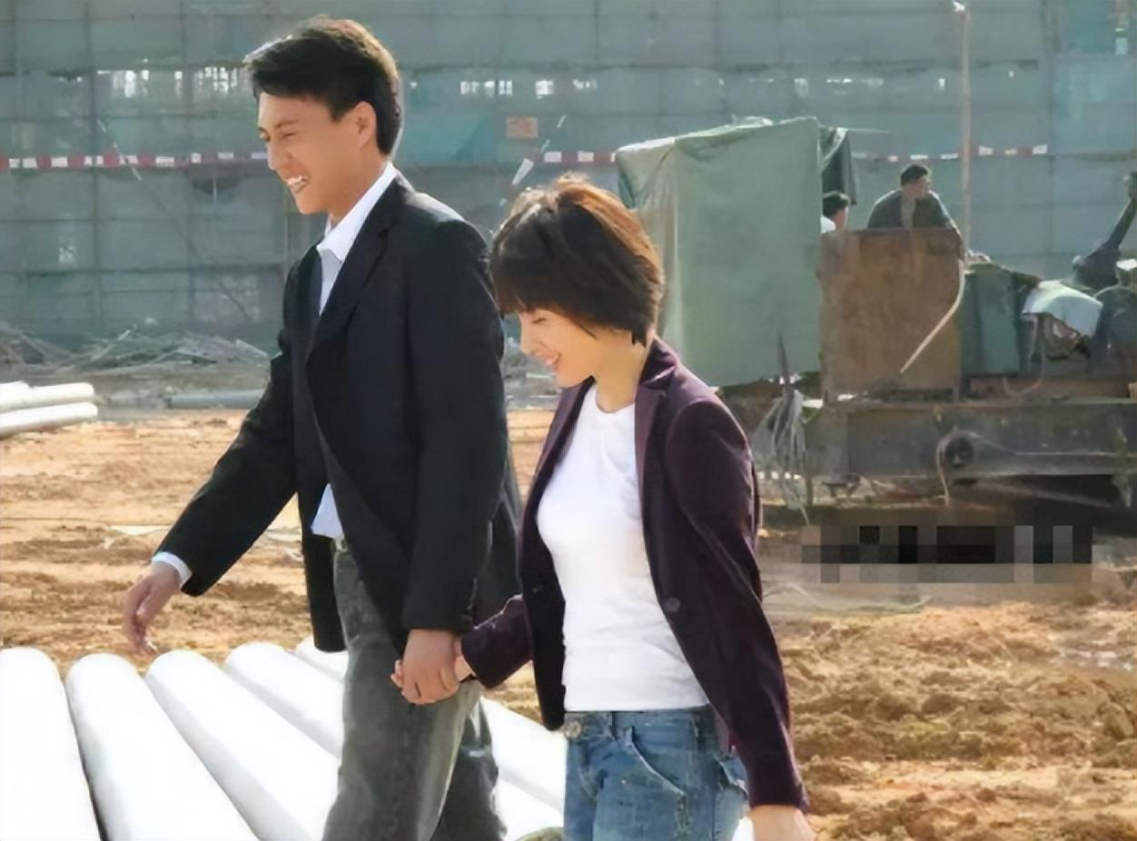 靳东:与江珊"姐弟恋"分手,娶了二婚的她,成了人生赢家