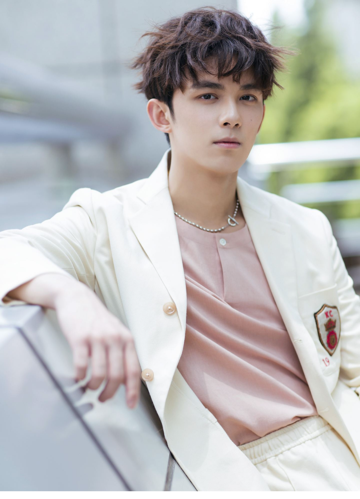 吴磊:仅用一句话化解热巴年龄焦虑,凭借实力带姐姐至富