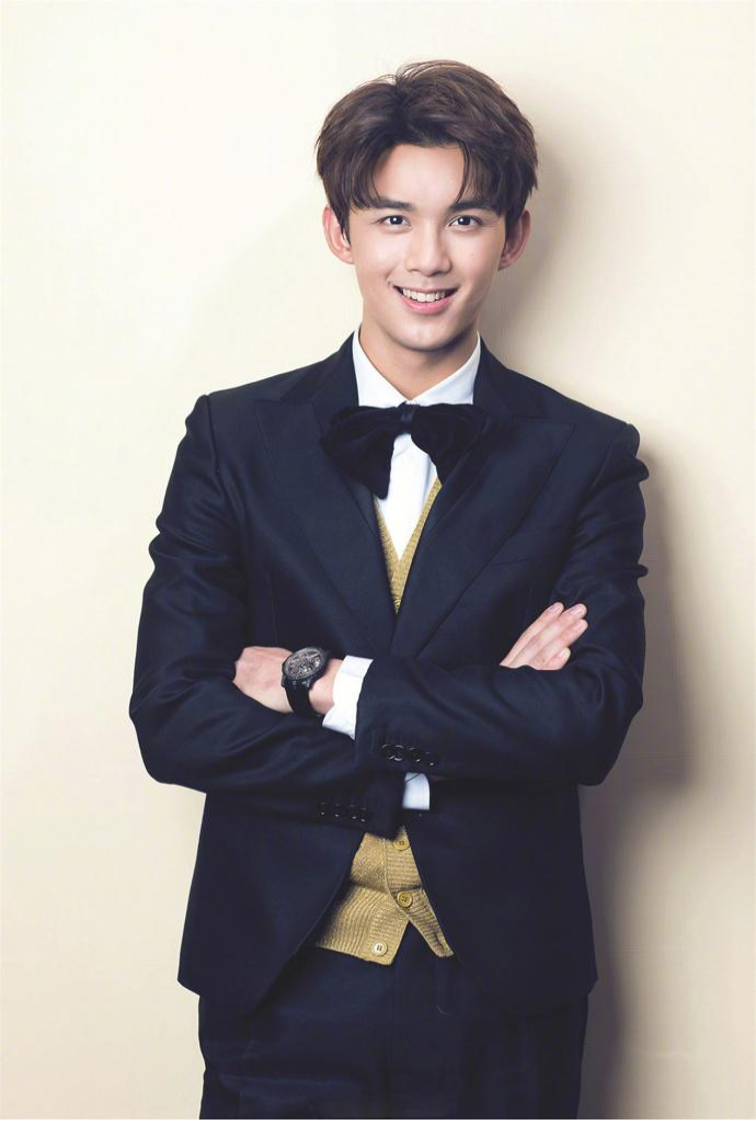 吴磊:仅用一句话化解热巴年龄焦虑,凭借实力带姐姐至富