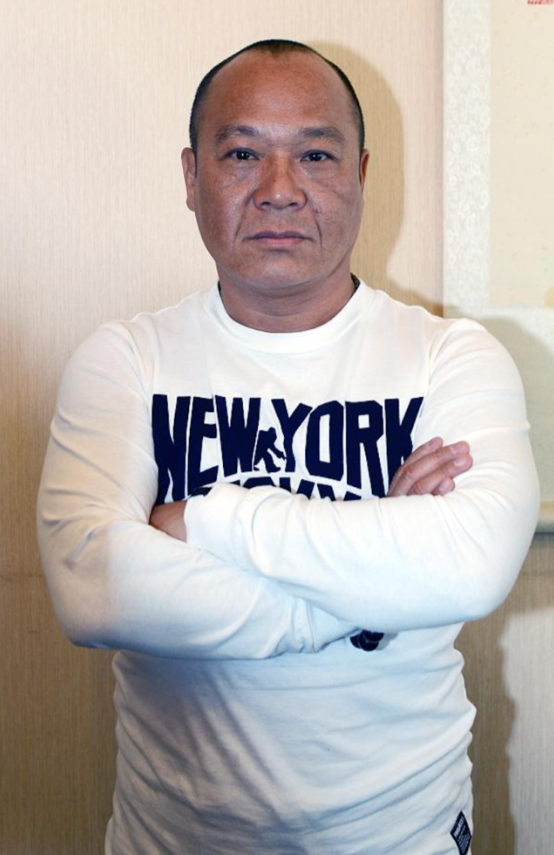 引热议!"大b哥"吴志雄晒与袁咏仪早年亲密合照,评论区已沦陷