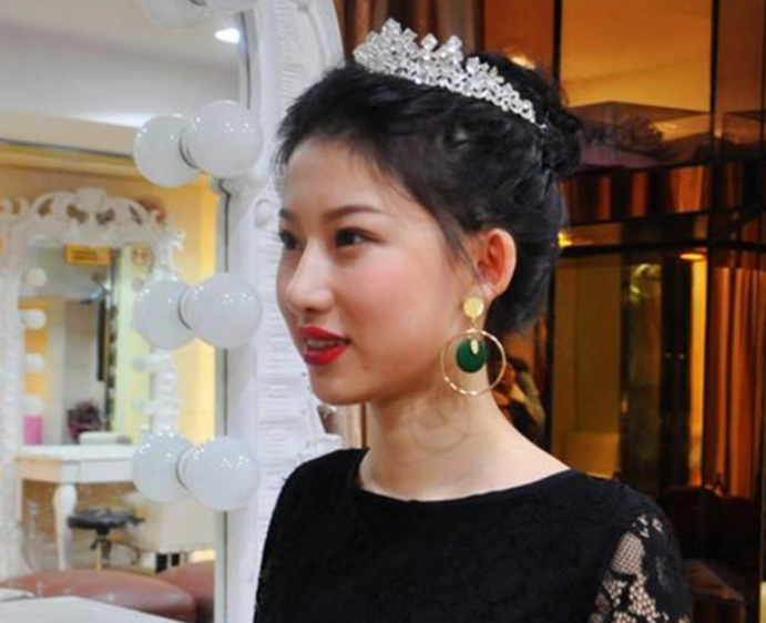 19岁少女执意整成刘亦菲,就连名字也高仿,8年后她的现状如何