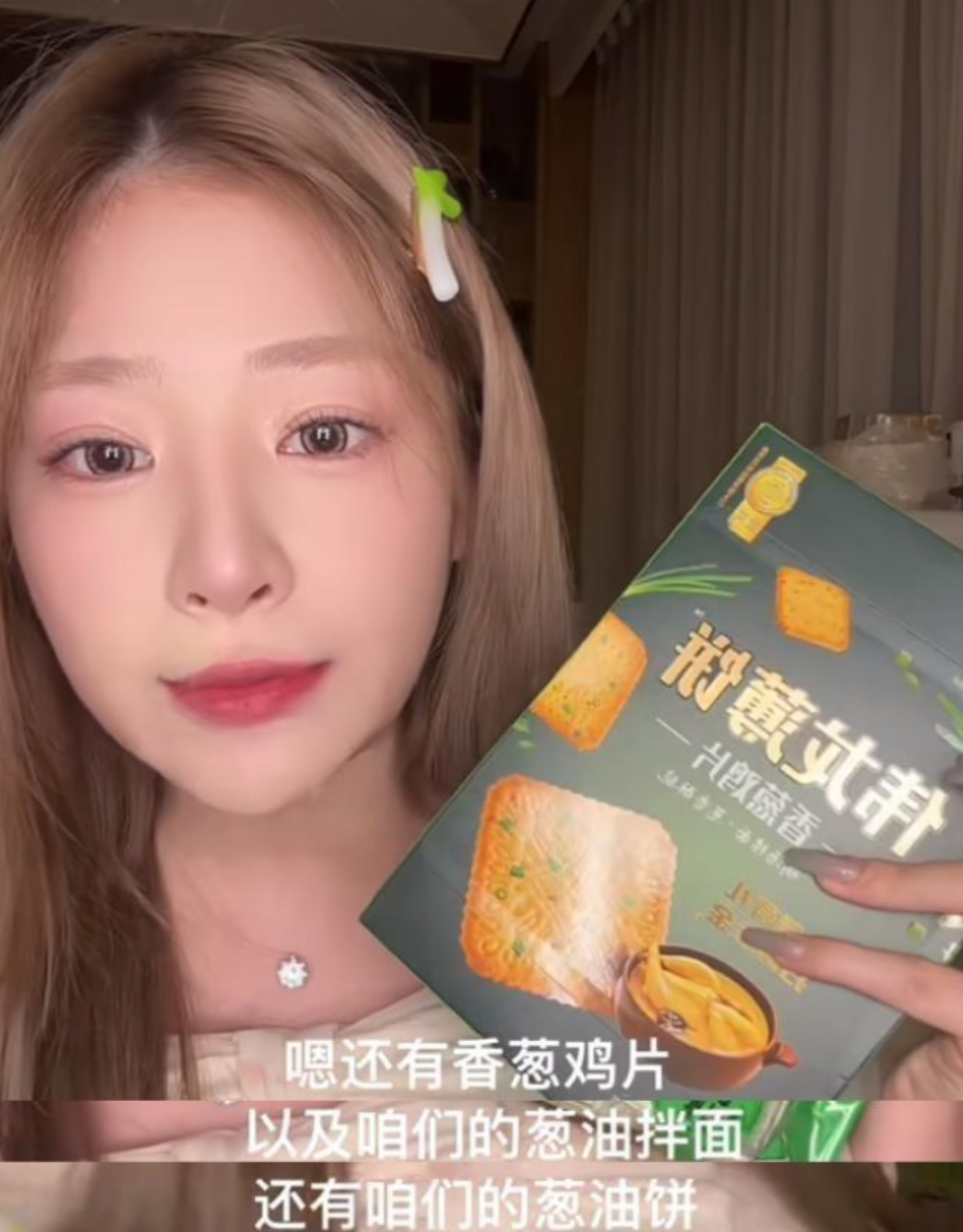 王思聪女儿疑似蝴蝶手,一岁多还不会讲话,入豪门简直难若登天