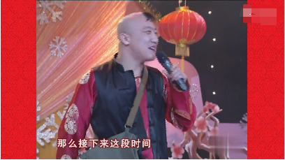 二人转温情盛宴,蒋小东母亲66大寿,温美玲穿黑色吊带出席宴会