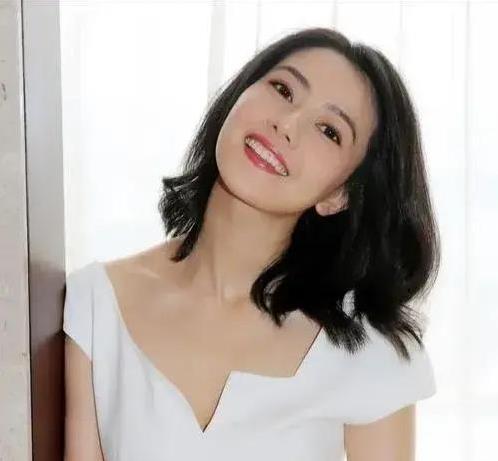 高圆圆参加亲戚婚礼无修图曝光,45岁容颜苍老,结婚10年成黄脸婆