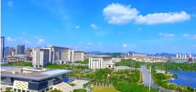 斥资3亿元建设的宜春市政府大楼,2010年建成使用,共有16部电梯