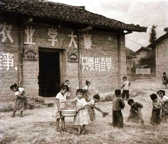 26张70年代的老照片,当时的中国是这样子的?这些场景你熟悉吗?