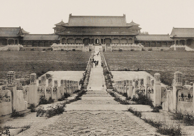 带大家看看,1900年的北京紫禁城,清朝末年皇宫辉煌与衰败