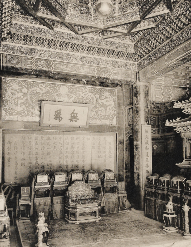 带大家看看,1900年的北京紫禁城,清朝末年皇宫辉煌与衰败