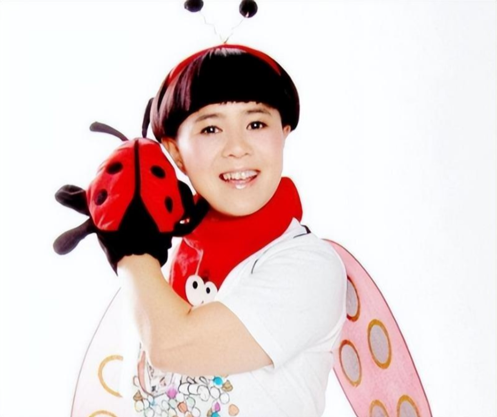 关于《新闻联播》女主持人王宁的信息