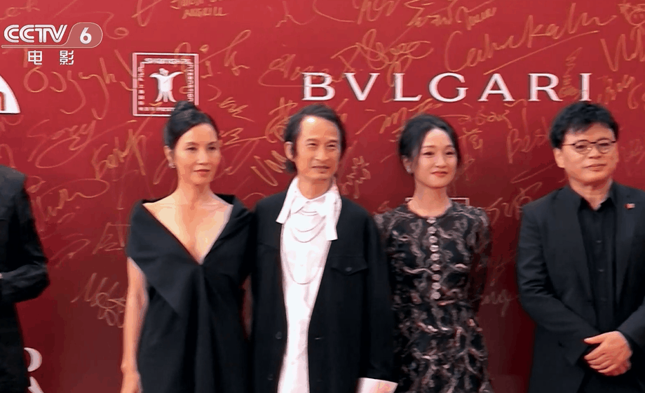 上影节闭幕看点:黄晓明拿影帝,周迅气质满分,周笔畅你穿的啥!