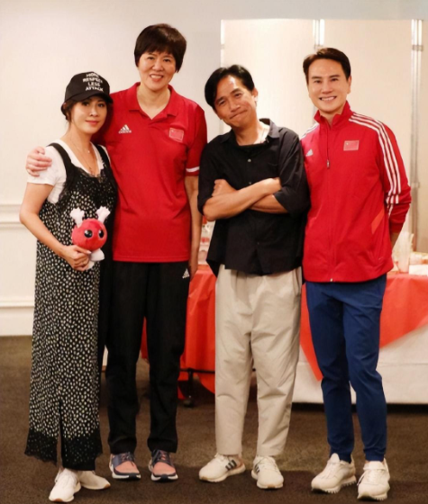 郎平全家福曝光!老公73岁儒雅帅气,女儿白浪身高189太抢镜