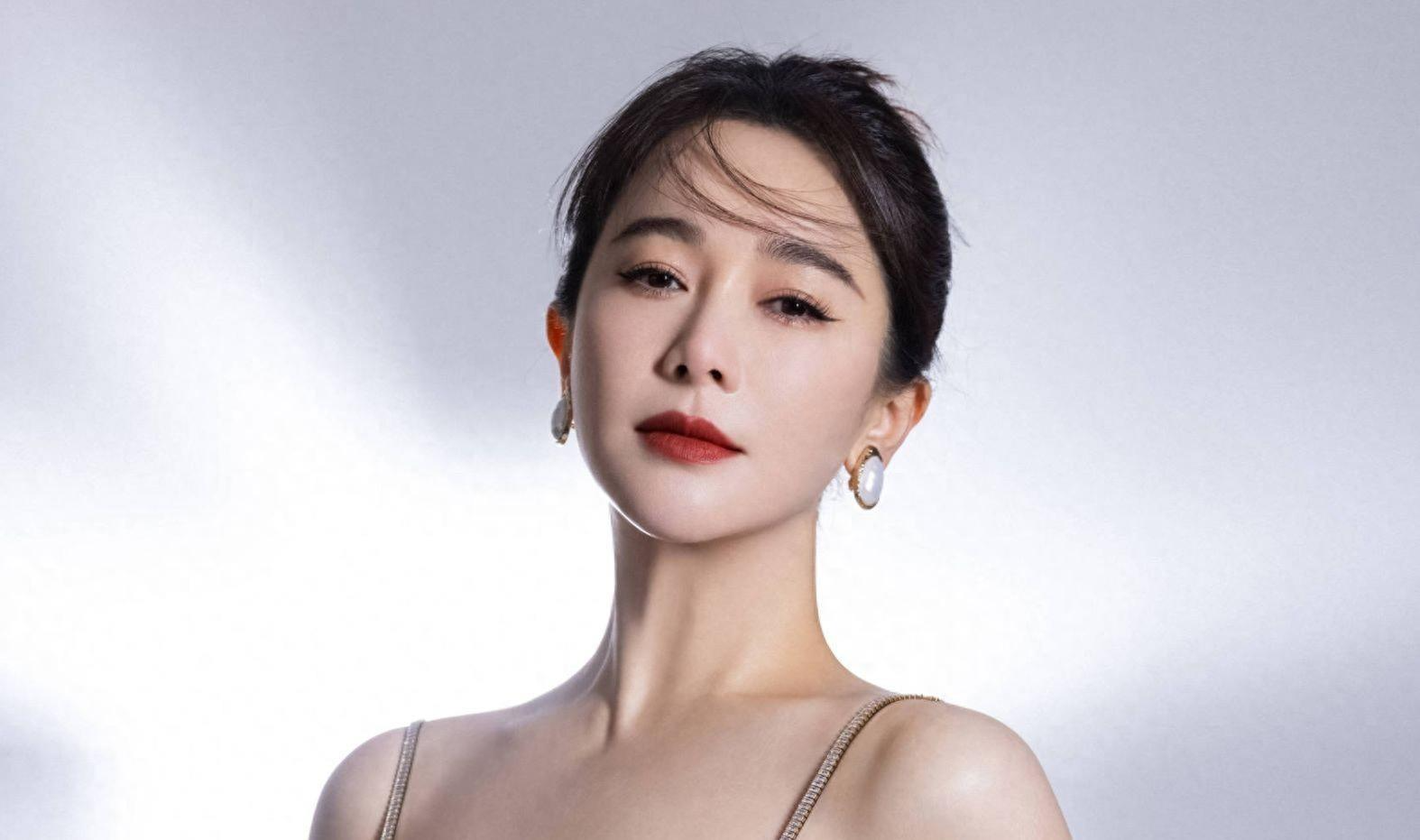 内娱"半老徐娘"只服这6位,风韵犹存,美背长腿,越老越有韵味