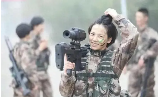 00后"女枪王"沈梦可,错失提干机会遗憾退役,如今有了新的身份