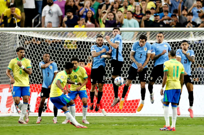 美洲杯火爆战况!11打10,巴西苦战后轰然倒下第14轮点球大战终结