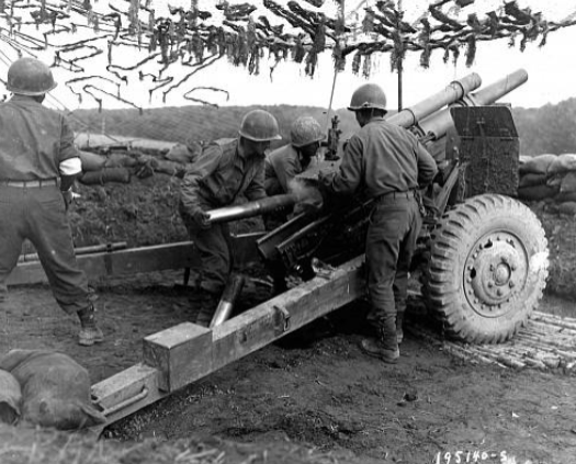 二战时期美国陆军步兵师的标准火炮:m2a1式105毫米榴弹炮