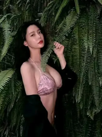 亚洲第一美女克拉拉内衣写真曝光:丰腴之美挑战性感极限!