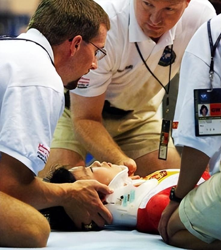 桑兰:17岁高位截瘫,索赔18亿美金,跨国打官司17年,被官媒点评