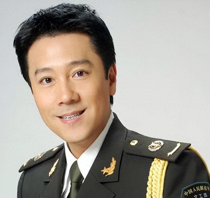 看到蔡国庆现状,才彻底理解他为何娶了追自己八年的粉丝?